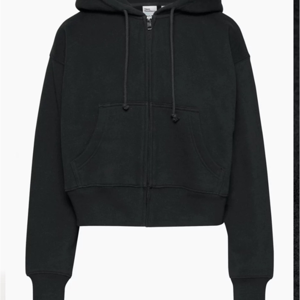 aritzia cropped black hoodie